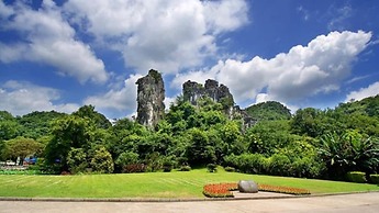 Wing Hotel Guilin - Central Square