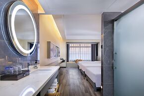 Wing Hotel Guilin - Central Square