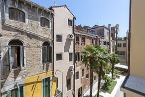 H10 Palazzo Canova