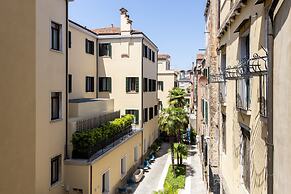 H10 Palazzo Canova