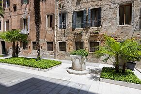 H10 Palazzo Canova