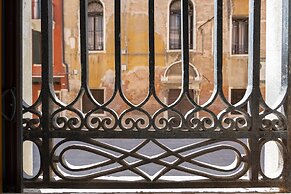 H10 Palazzo Canova