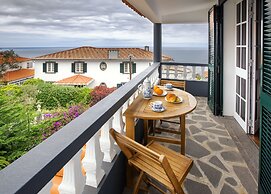 Top Floor With three Balconies