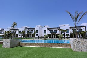 Oasis Beach IX - Christina