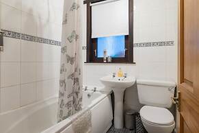 Novelty Suites - Roslin Street