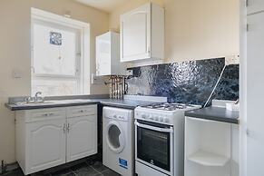 Novelty Suites - Powis Circle