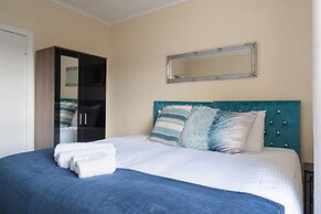 Novelty Suites - Powis Circle
