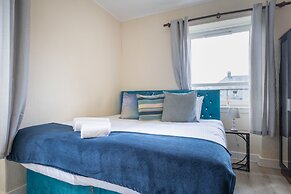Novelty Suites - Powis Circle