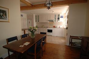 2 Cottons Cottage