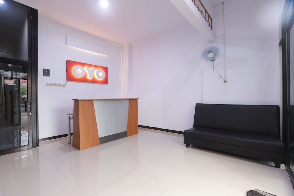 OYO 176 Near Cideng Virgo Residence