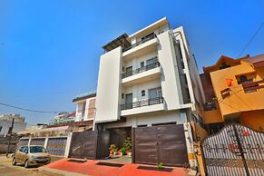 Hotel Aarya