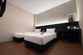 Monaco Boutique Hotel Kampung Air