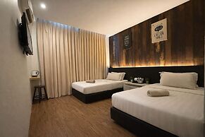 Monaco Boutique Hotel Kampung Air