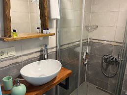Azra Apart & Otel