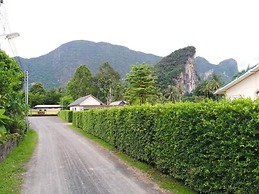 Baan Rim Nam Resort