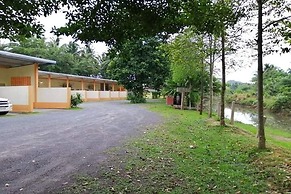 Baan Rim Nam Resort