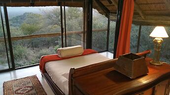 Thulani Game Lodge And Eco Estate