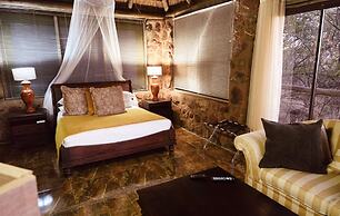 Thulani Game Lodge And Eco Estate