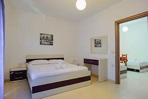 Hotel Argjiro