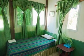 Zapote Tree Inn