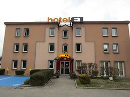 hotelF1 Lyon Massieux