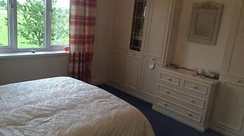 Hillcrest House Bed & Breakfast