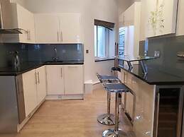 Hans Crescent Apartment