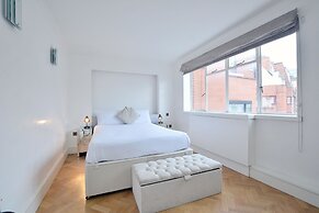 Hans Crescent Apartment