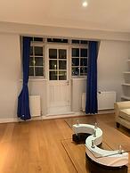 Hans Crescent Apartment
