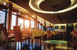 Hotel Lav