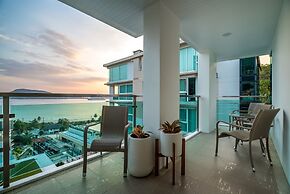 Baycliff Residence by Lofty