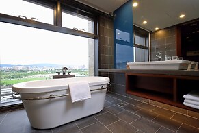 Kloud Hotel