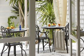 Vasia Boulevard - Adults Only