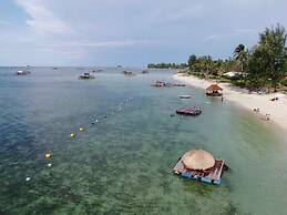 Madu Tiga Beach & Resort