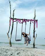 Madu Tiga Beach & Resort