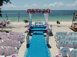 Madu Tiga Beach & Resort