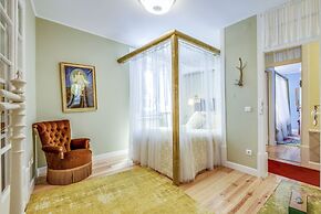 LUXa Charmhouse Hotel