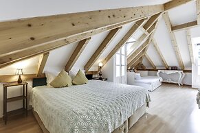 LUXa Charmhouse Hotel