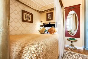 LUXa Charmhouse Hotel