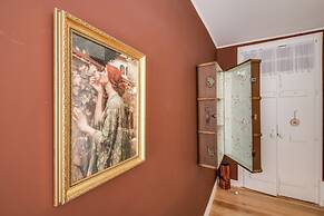 LUXa Charmhouse Hotel