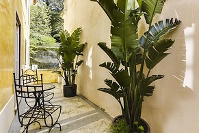 LUXa Charmhouse Hotel