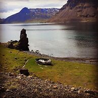 Urðartindur Guesthouse