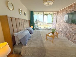 Ocean View Apartment with Pool (1206)