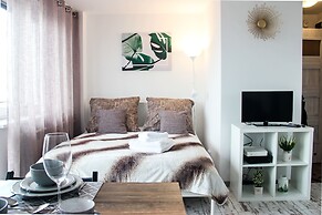 Sunny City Center Apartment