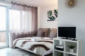 Sunny City Center Apartment