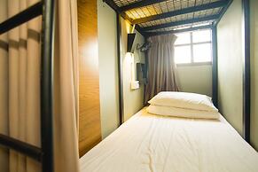 Traveller Bunker Hostel 1
