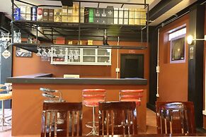 Baan Chang Hotel & Coffee House