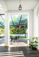 Bungalow On 53