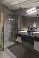 Shed HOTEL