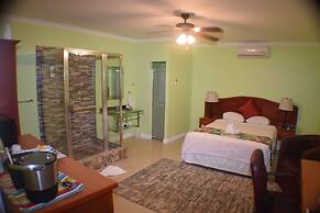Beverly's Oasis Suites